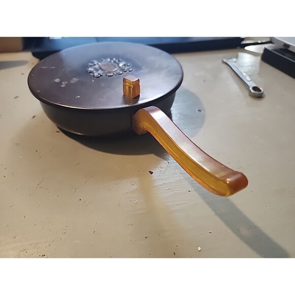 Vintage Club Aluminum Saucepan w/ Lid – Amber Bakelite Handle Mid-Century USA - Picture 5 of 12